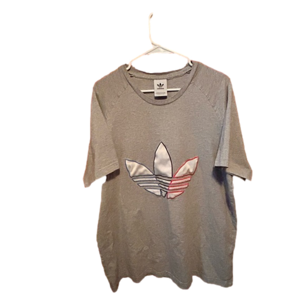Adidas original men’s t with silk logo on front.